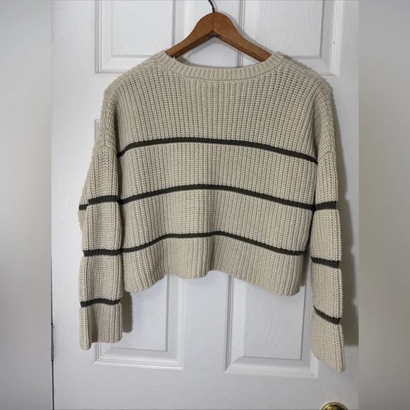 Women’s Knit Cropped Sweater Size Medium Beige With Green Stripes - Picture 5 of 5